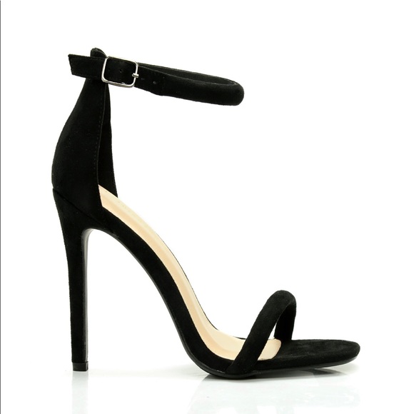 Shoes - HP 🌹 Black Strappy Heels - 7.5